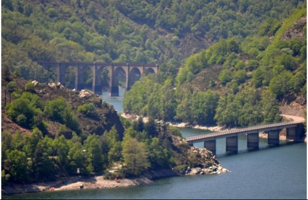 Sur Les Rochers Du Lac & Location-Rando En Vtt Villefort  Exterior photo