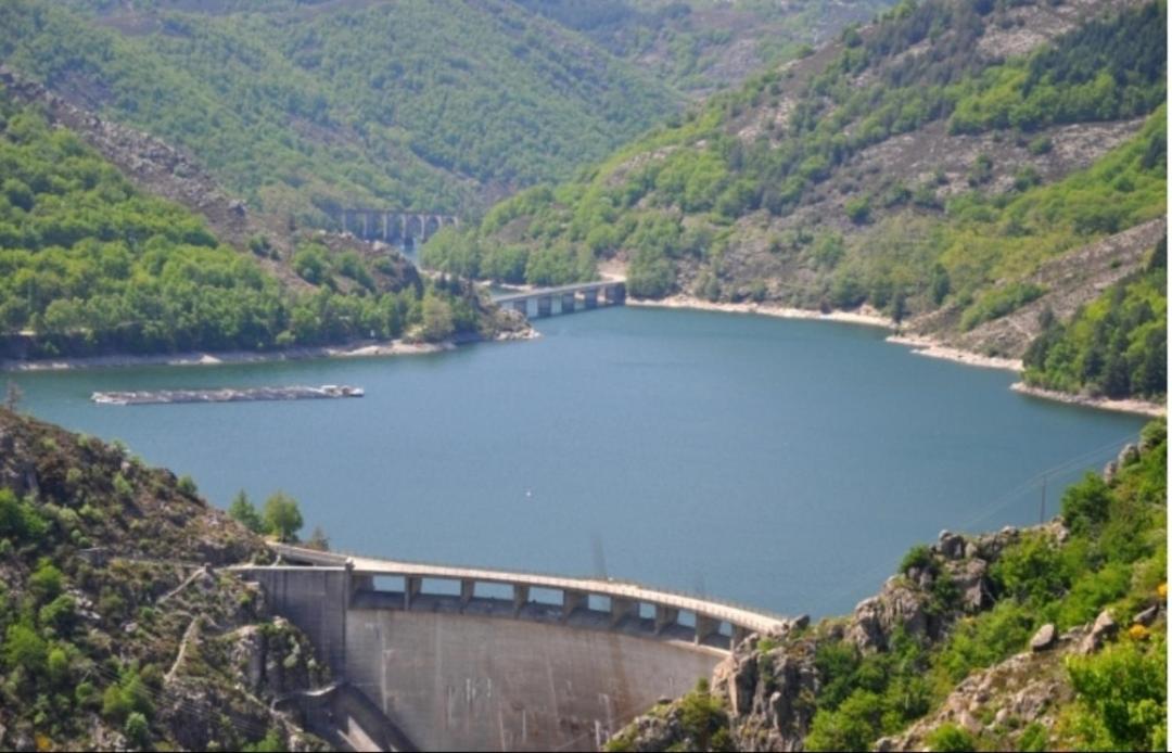 Sur Les Rochers Du Lac & Location-Rando En Vtt Villefort  Exterior photo