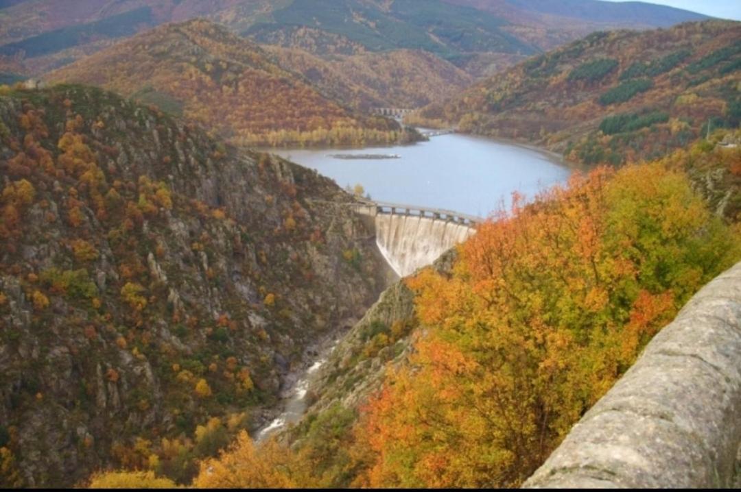 Sur Les Rochers Du Lac & Location-Rando En Vtt Villefort  Exterior photo